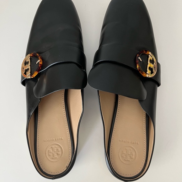 Tory burch black leather shoes with emblem - Picture 2 of 6